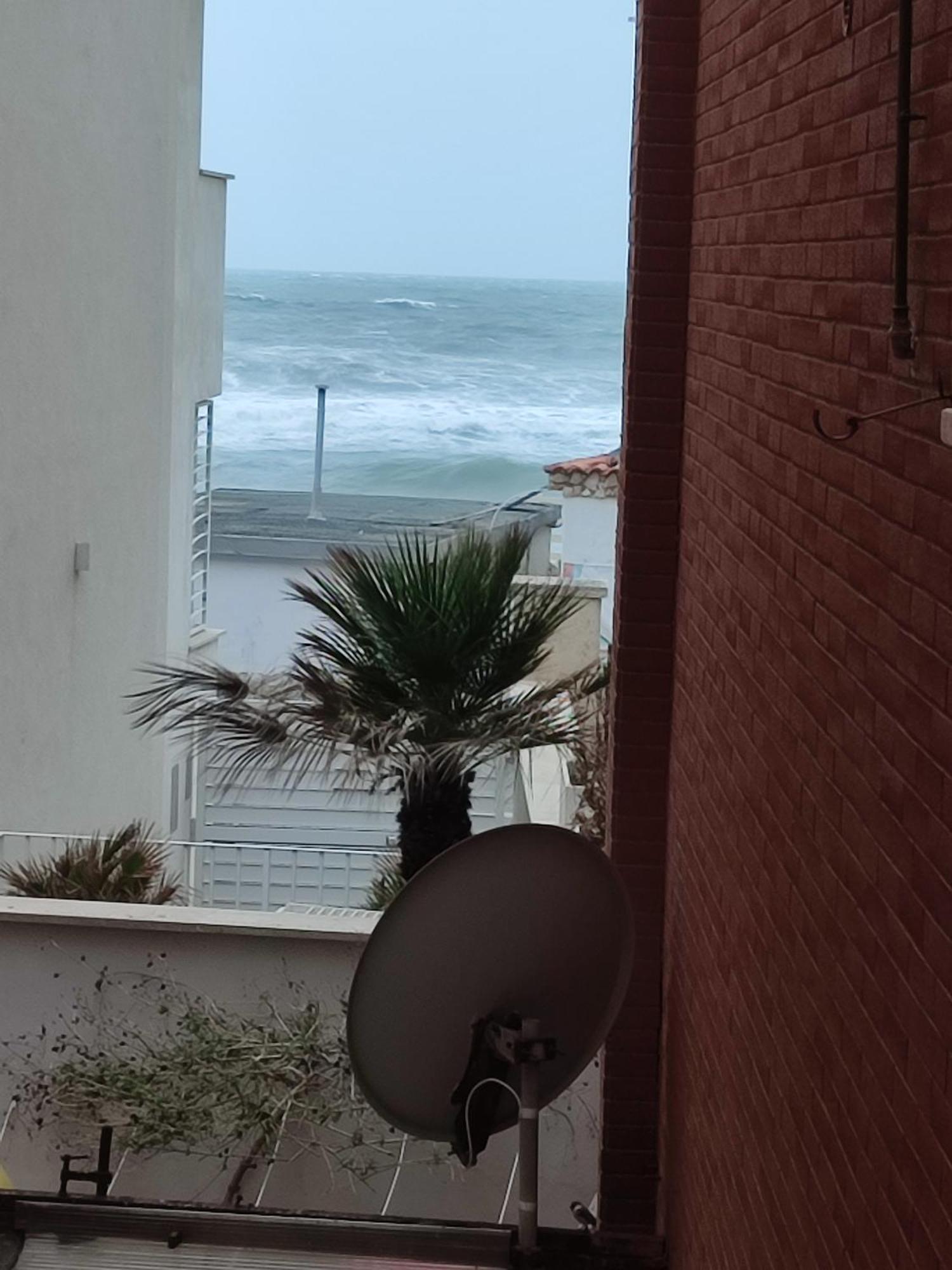 Sul Lungomare In Centro Apartment